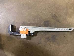 Milwaukee 10 in. Aluminum Pipe Wrench Customer Returns See Pictures