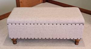 lot 16 image: Neutral Colored Fabric Storage Bench