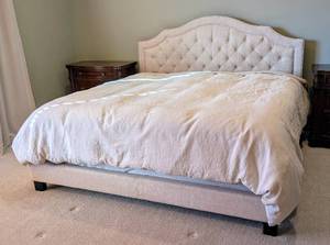 lot 7 image: Beige Tufted King Size Bed Frame