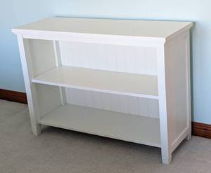 lot 10 image: White Wood Bookcase