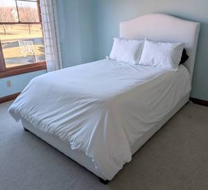 lot 9 image: White Upholstered Full Bed Frame
