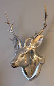 lot 14 image: Decorative Silver Metal Deer Head Wall Mount