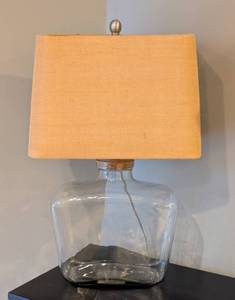 lot 13 image: Clear Glass Fillable Table Lamp