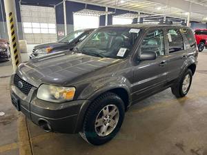 lot 21 image: 2005 Ford Escape Limited 4x4