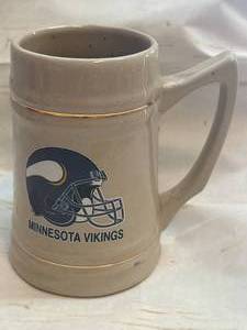 lot 24 image: Vintage Minnesota Vikings Mug
