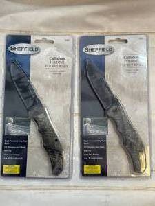 lot 28 image: 2 New Camo Knives