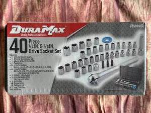 lot 35 image: New 40pc 14 & 38 Drive Socket Set