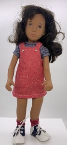 lot 185 image: Vintage SASHA RED PINAFORE Doll - Girl 1980 - 1983, Red Jumper