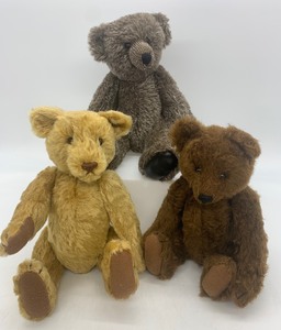 lot 157 image: Vintage 100 Percent WOOL Teddy Bears - Qty 3