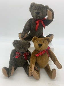 lot 188 image: Vintage Handcrafted MOHAIR Teddy Bears - Qty 3