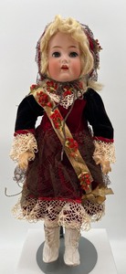 lot 1 image: Antique SIMON & HALBIG Doll - 117n - Germany