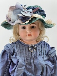 lot 2 image: Antique KESTNER Doll - M - Turned Head with Open Mouth and Teeth - Germany