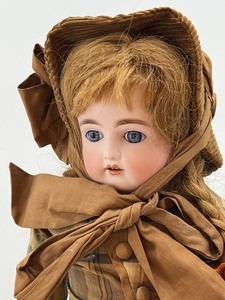 lot 7 image: Antique KAMMER & REINHARDT Bisque Doll - 11117