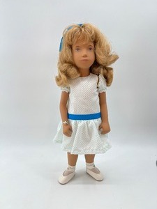 lot 66 image: Vintage SASHA Doll - #116 S - Girl, White PARTY Dress, Blue Sash