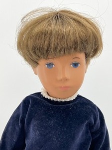 lot 216 image: Vintage SASHA Gregor Doll #185 A - Prince Boy 1985 LE #112, Blue Velour Suit