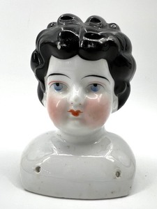 lot 253 image: Antique CHINA DOLL HEAD - Black Molded Hair - #12
