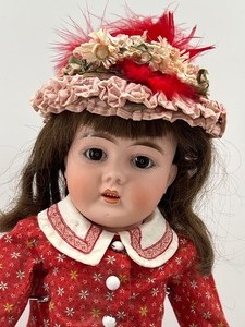 lot 58 image: Antique MAX HANDWERCK Bisque Doll -   28353   Germany