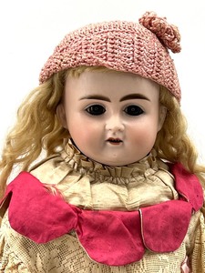 lot 85 image: Antique Bisque Doll - WAGNER AND ZETZCHE - Original Clothing