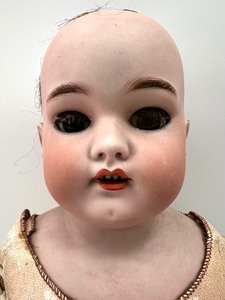 lot 90 image: Antique Bisque Doll - SIMON AND HALBIG 1080 - Germany