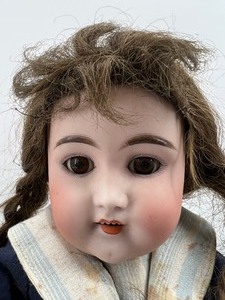 lot 114 image: Antique Bisque Doll - SCHUETZMEISTER & QUENDT - 101