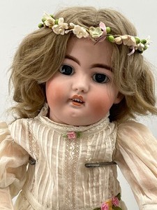 lot 115 image: Antique Bisque Doll - SIMON AND HALBIG - 1079