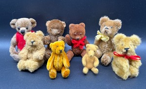 lot 120 image: Miniature ARTISAN BEARS including Mohair - Qty 8