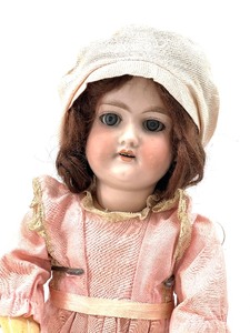 lot 136 image: Antique Bisque Doll - ARMAND MARSEILLE - 390 - Germany