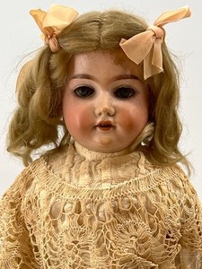 lot 144 image: Antique Bisque Doll - ARMAND MARSEILLE - Floradora 2 - Germany