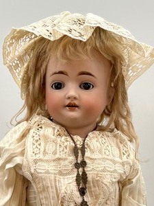 lot 231 image: Antique Bisque Doll - KESTNER 139 - Germany