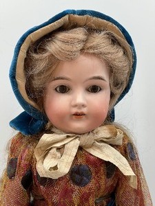 lot 232 image: Antique Bisque Doll - HEINRICH HANDWERCK - Germany - 139