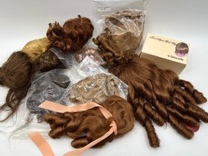 lot 236 image: Variety of Doll Wigs