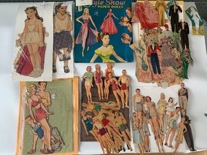 lot 208 image: Vintage PAPER DOLLS