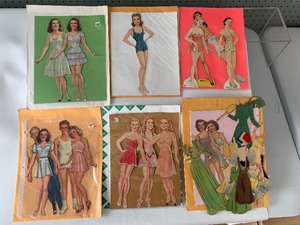 lot 209 image: Vintage PAPER DOLLS - Qty 6