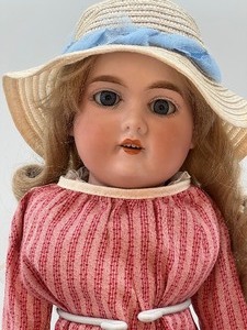 lot 308 image: Antique Bisque Doll - ARMAND MARSEILLE - Floradora 5 12 - Germany