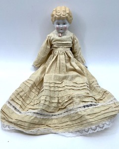 lot 310 image: VICTORIAN TRADING CO Reproduction China Doll - Blonde