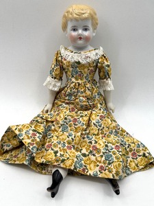 lot 314 image: Antique CHINA DOLL - Germany - Yellow Dress