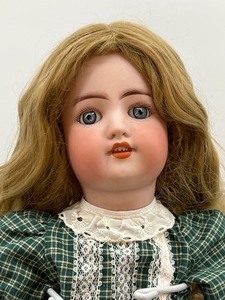 lot 321 image: Antique Bisque Doll - SIMON AND HALBIG - 540