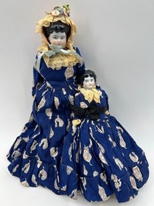 lot 334 image: Antique CHINA DOLL - Including Turned Head and Painted Legs - Germany - QTY 2