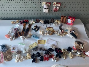 lot 174 image: Vintage Doll, Teddy Bear Accessories