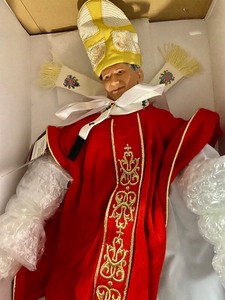 lot 225 image: ASHTON DRAKE - POPE JOHN PAUL II Doll, NIB