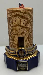 Vintage Seagrams Benchmark Bottle Holder Fort Snelling (Very Cool) 11 12