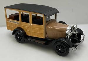 Vintage Collectible Jim Beam Woodie Station Wagon Decanter (EMPTY)