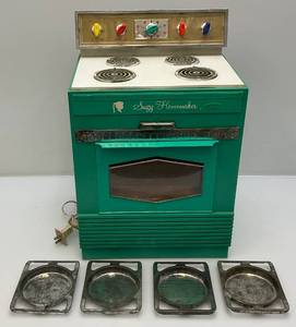 Vintage 1966 Topper Brand Suzy Homemaker Super Safty Oven With Muffin Trays (VERY COOL)