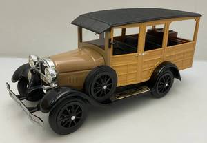 Vintage Woodie Tan Station Wagon Jim Beam Collectible Decanter (EMPTY)