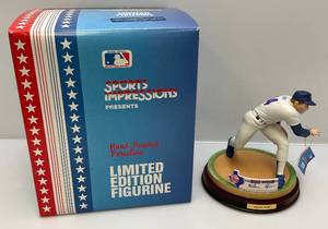 Vintgae Sports Impressions Limited Edition 464995 (NOLAN RYAN) Hand-Painted Porcelain Figurine (NIB)