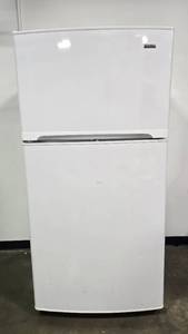 lot 1 image: Kenmore Top Freezer Refrigerator 67 x 30 x 30