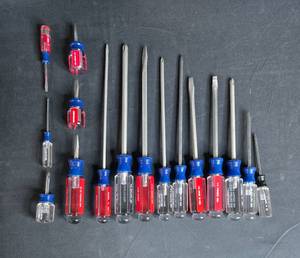 lot 31 image: Craftsman Screwdriver Set - Phillips, Slotted, and Torx