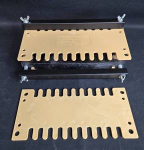 lot 36 image: Craftsman 8-Inch Depth Dovetail Joint Fixture Kit with Owners Manual