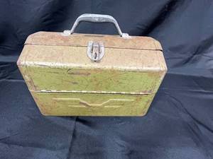 lot 266 image: Vintage Simonsen Metal Tool Box with Assorted Rocks, Minerals & Animal Bone Fragment Collections