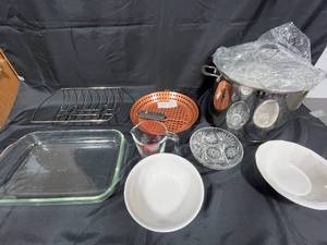 lot 272 image: Mixed Collection of Kitchen Cookware and Bakeware